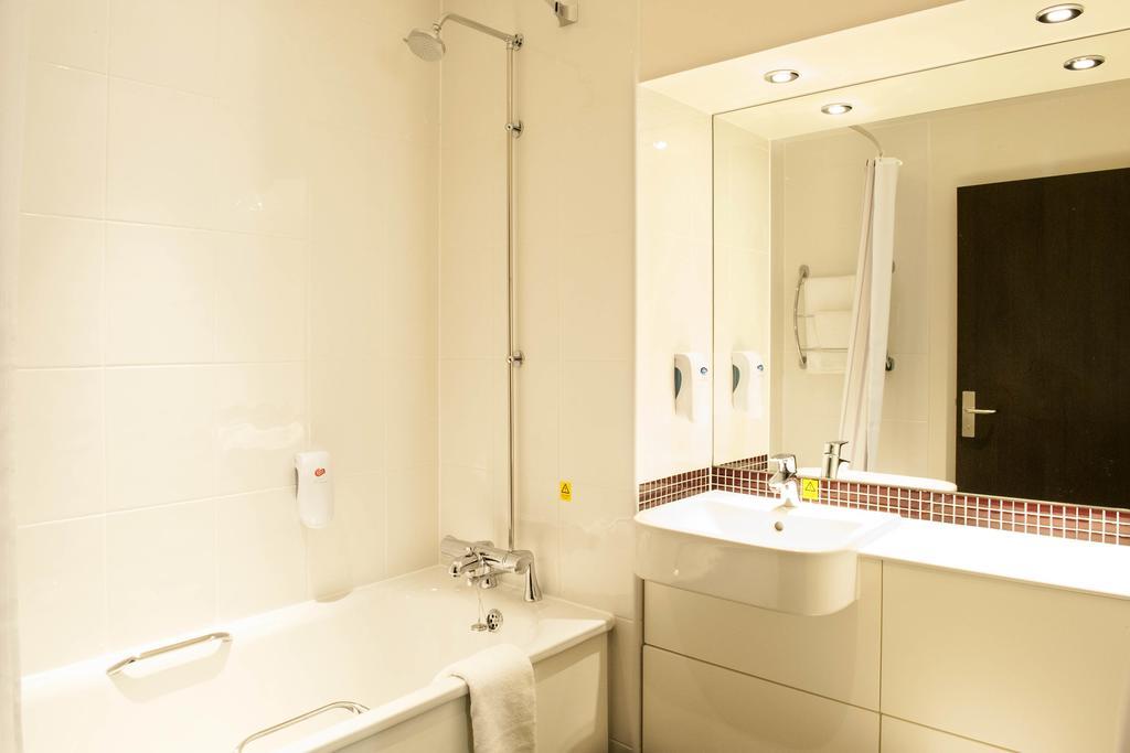 Premier Inn London City - Aldgate חדר תמונה